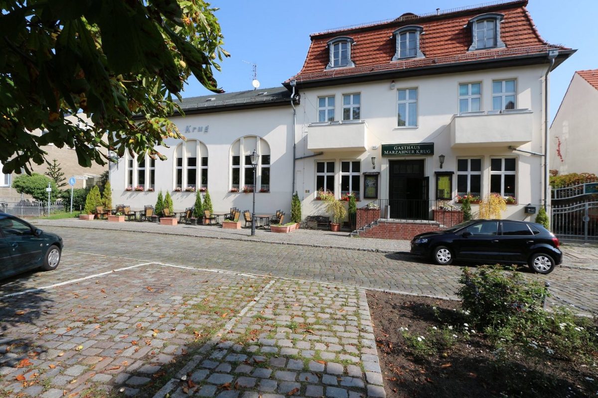 Außenansicht East Berlin Apartments Gebäude in Alt-Marzahn Berlin